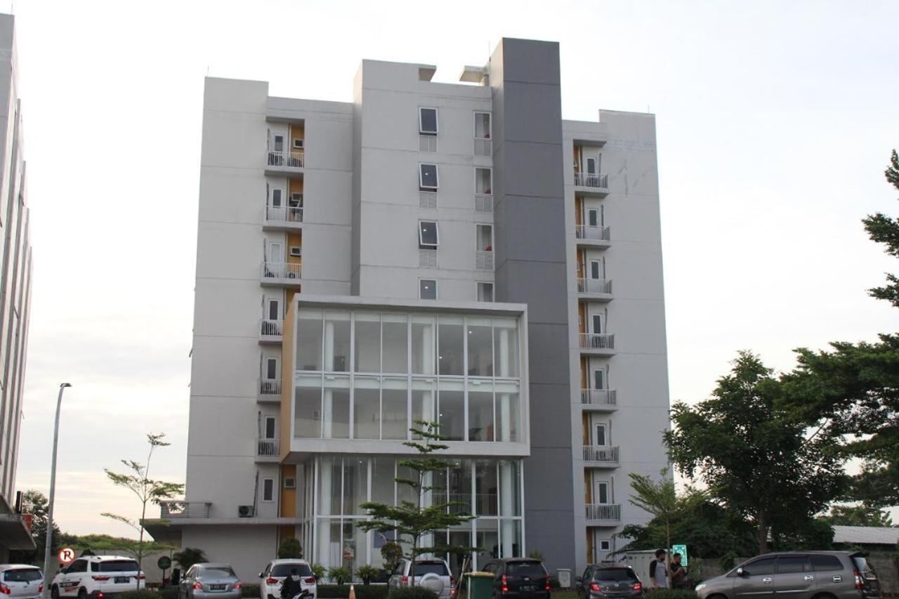 Barata Hotel Near Bandara Soekarno Hatta Тангеранг Екстериор снимка