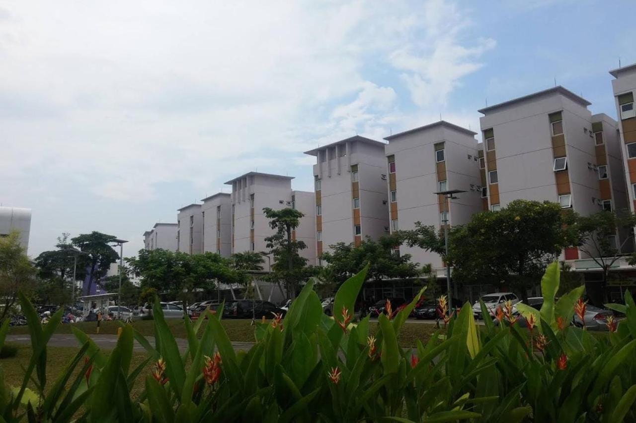 Barata Hotel Near Bandara Soekarno Hatta Тангеранг Екстериор снимка