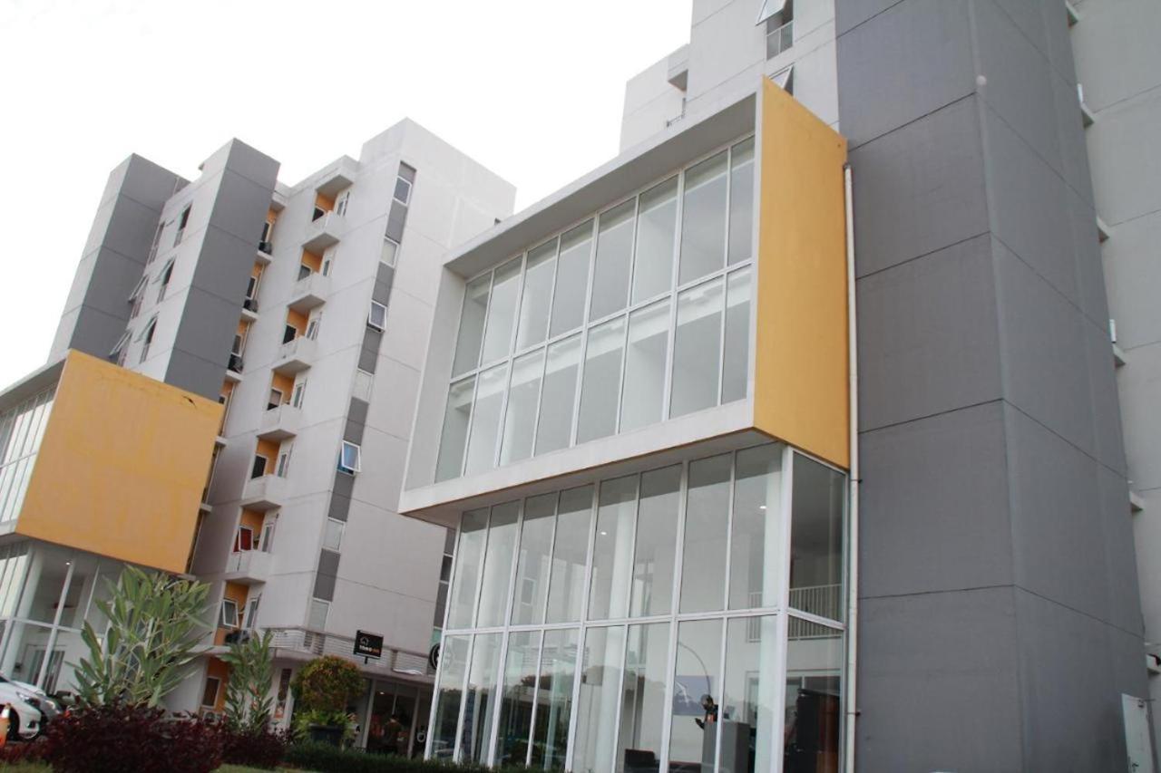 Barata Hotel Near Bandara Soekarno Hatta Тангеранг Екстериор снимка