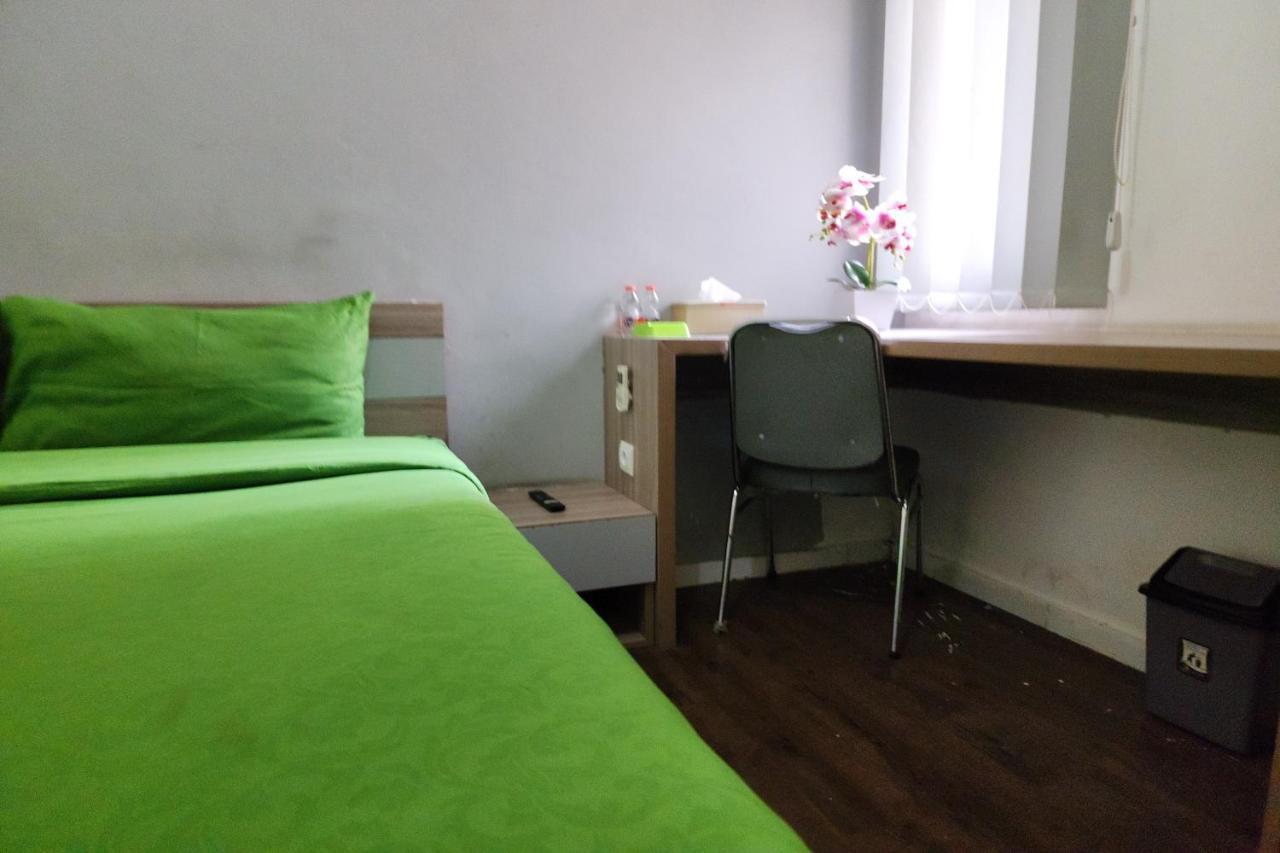 Barata Hotel Near Bandara Soekarno Hatta Тангеранг Екстериор снимка