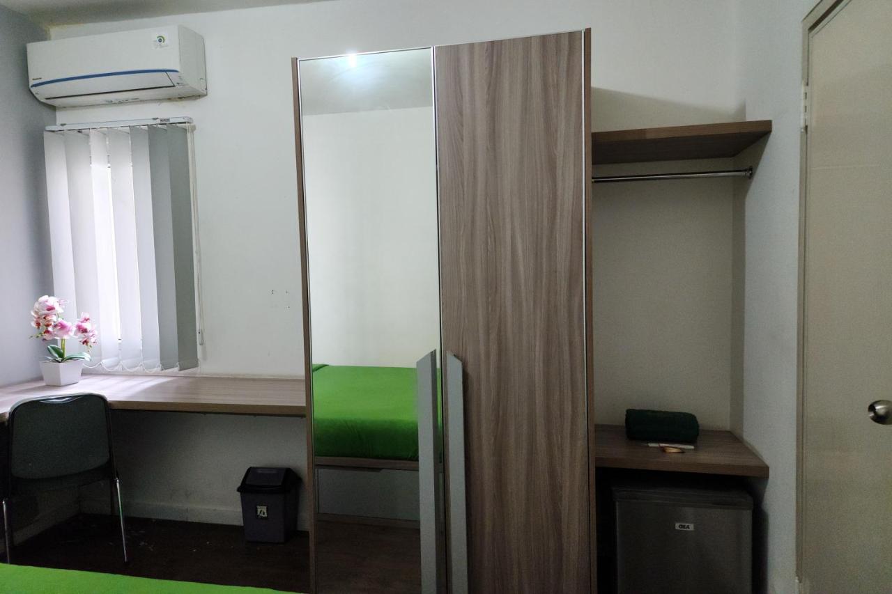 Barata Hotel Near Bandara Soekarno Hatta Тангеранг Екстериор снимка